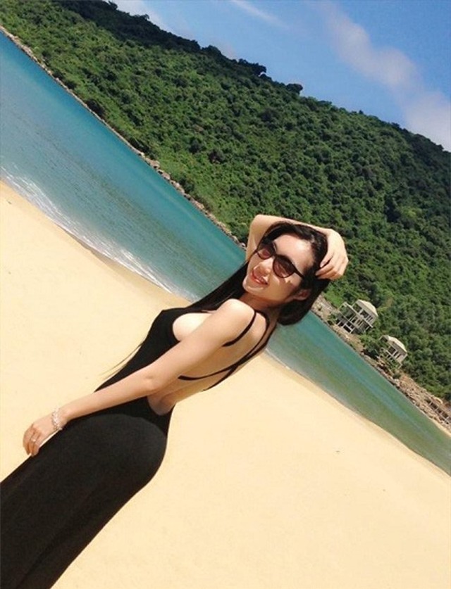 me con elly tran dep nhu thien than tren bai bien hinh anh 18