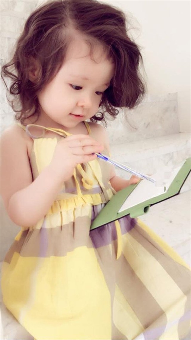 me con elly tran dep nhu thien than tren bai bien hinh anh 7