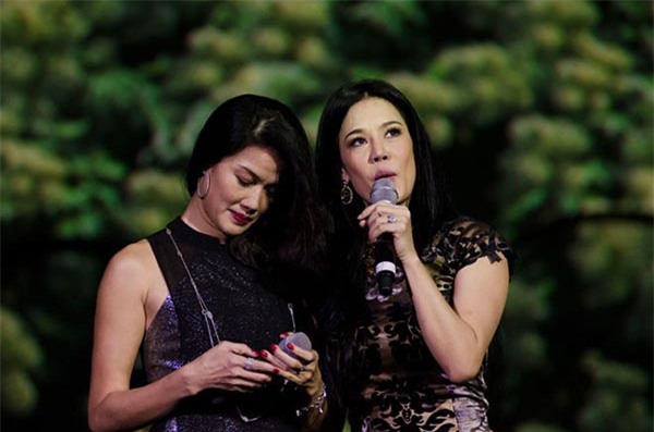 Khoảnh khắc Kim Oanh khoe giọng hát bên chị gái nổi tiếng.
