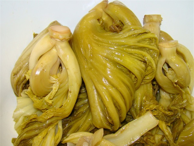 Đà Nẵng: Sau măng tươi, dưa cải muối cũng chứa chất vàng ô - Ảnh 1.