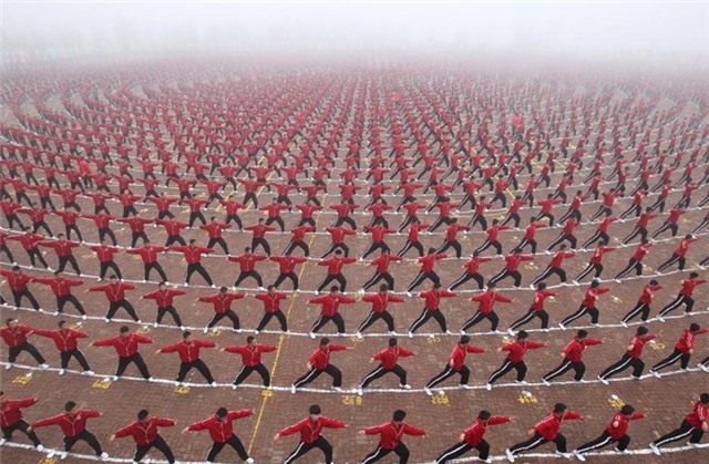 Màn trình diễn Kungfu trong buổi thành lập một đội bóng ở trường Shaolin Tagou.