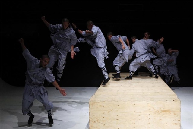 Các nhà sư biểu diễn kungfu ở Australia.