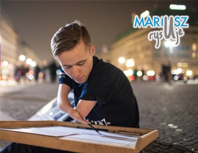 chang hoa si cut tay ba lan voi 700 buc ve tai hoa hinh anh 3