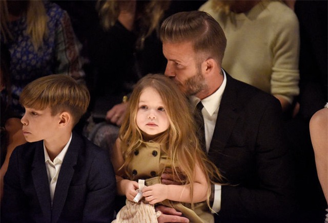 Harper Beckham là thần tượng thời trang các vị phụ huynh muốn con mình noi theo - Ảnh 1.