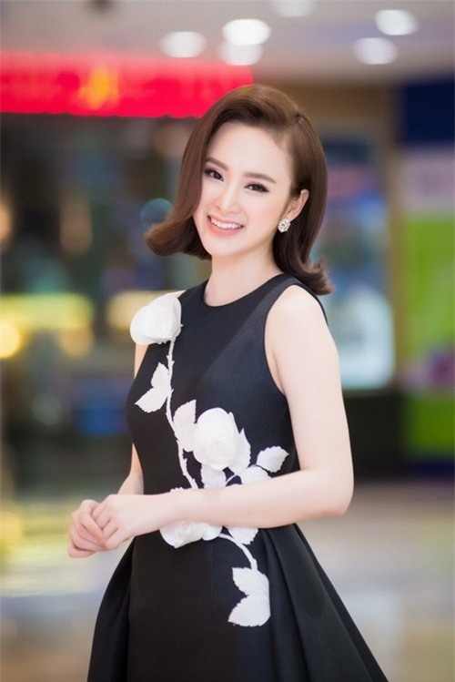 50 sac thai khien fan phi cuoi cua angela phuong trinh hinh anh 1