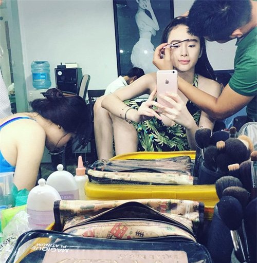 50 sac thai khien fan phi cuoi cua angela phuong trinh hinh anh 4