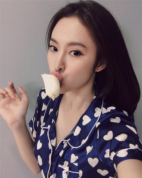 50 sac thai khien fan phi cuoi cua angela phuong trinh hinh anh 10