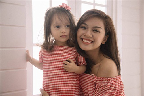 9 kieu may vay doi mua he tuyet dep cho me va con gai - 10