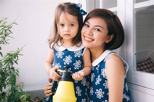 9 kieu may vay doi mua he tuyet dep cho me va con gai - 14