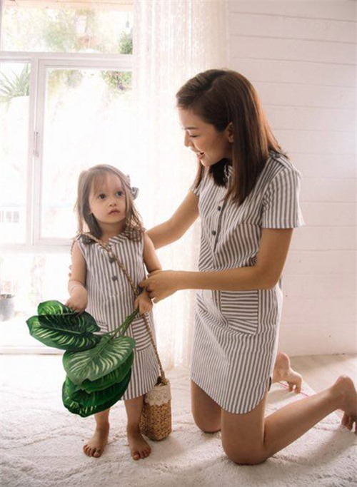 9 kieu may vay doi mua he tuyet dep cho me va con gai - 16