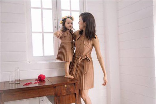 9 kieu may vay doi mua he tuyet dep cho me va con gai - 5