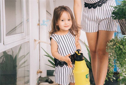 9 kieu may vay doi mua he tuyet dep cho me va con gai - 8