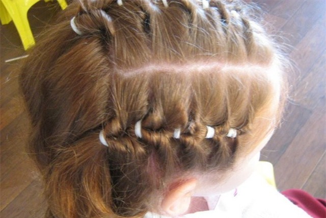 Nguy cơ rước họa vì làm đẹp tóc cho bé gái | Tin tức Online