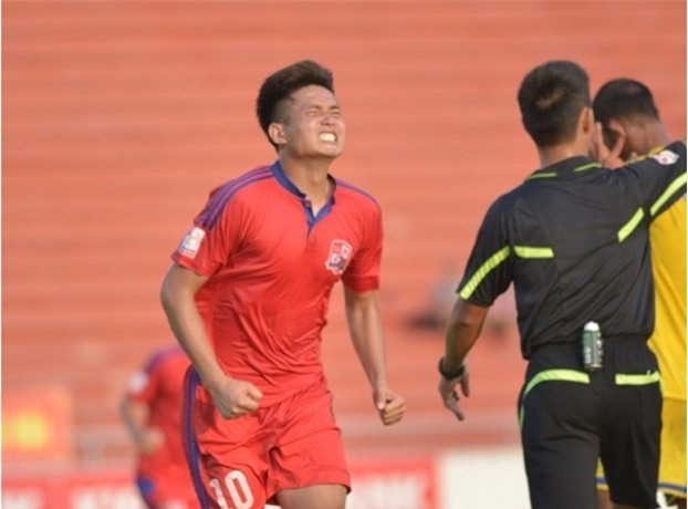 chuyen chi co o viet nam: cdv “thuong nong” cau thu... 200.000 dong hinh anh 1