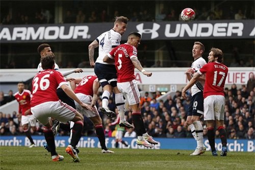 van gaal noi gi khi m.u tham bai truoc tottenham? hinh anh 1