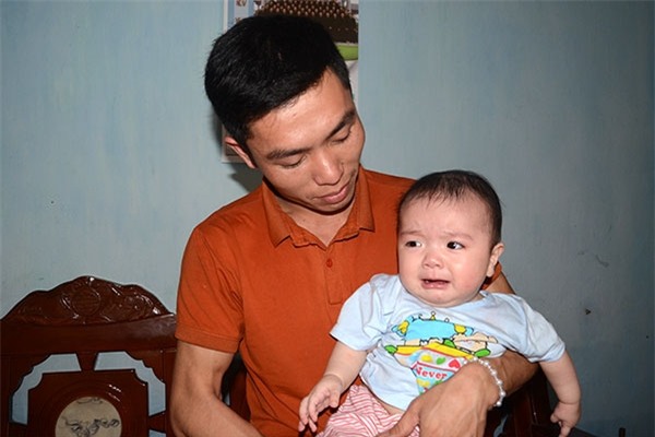 Đứa con kháu khỉnh của vợ chồng Hòa - Giang