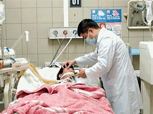 So cuu nguoi ngo doc ruou hinh anh 1