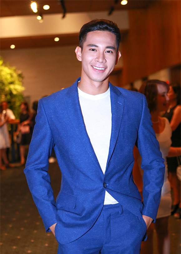 Phạm Hương diện diện váy xẻ cao khoe chân dài miên man 9