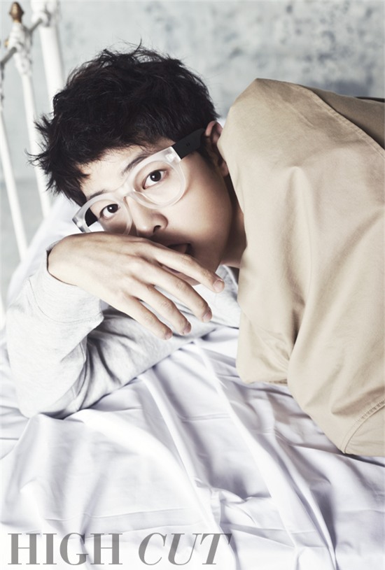 nhung khoanh khac don tim phai nu cua song joong ki - 10