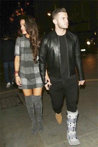 Wilshere thuê bố vợ tương lai làm… vệ sỹ - Ảnh 2.