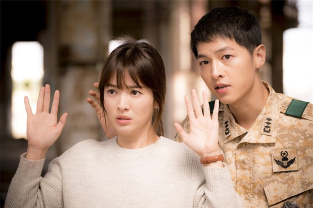 Chỉ còn 2 tập “Hậu Duệ Mặt Trời” nữa, số phận Song Joong Ki sẽ đi về đâu? - Ảnh 9.