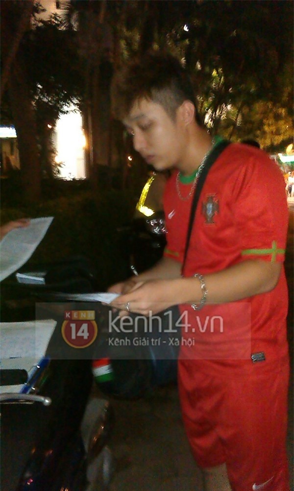 Xôn xao hình ảnh nghi vấn Bằng Kiều gặp rắc rối với công an giao thông ở Hà Nội - Ảnh 3.
