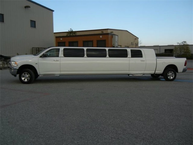 top 10 xe limousine dai nhat, xa xi nhu vu truong di dong hinh anh 12