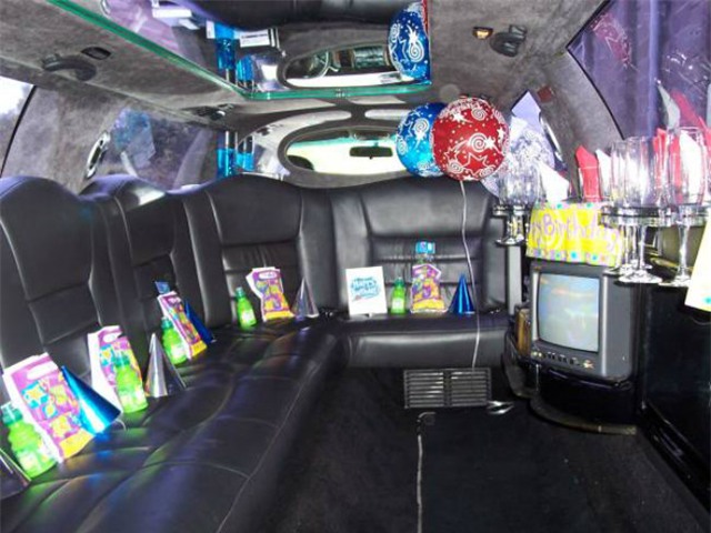 top 10 xe limousine dai nhat, xa xi nhu vu truong di dong hinh anh 2