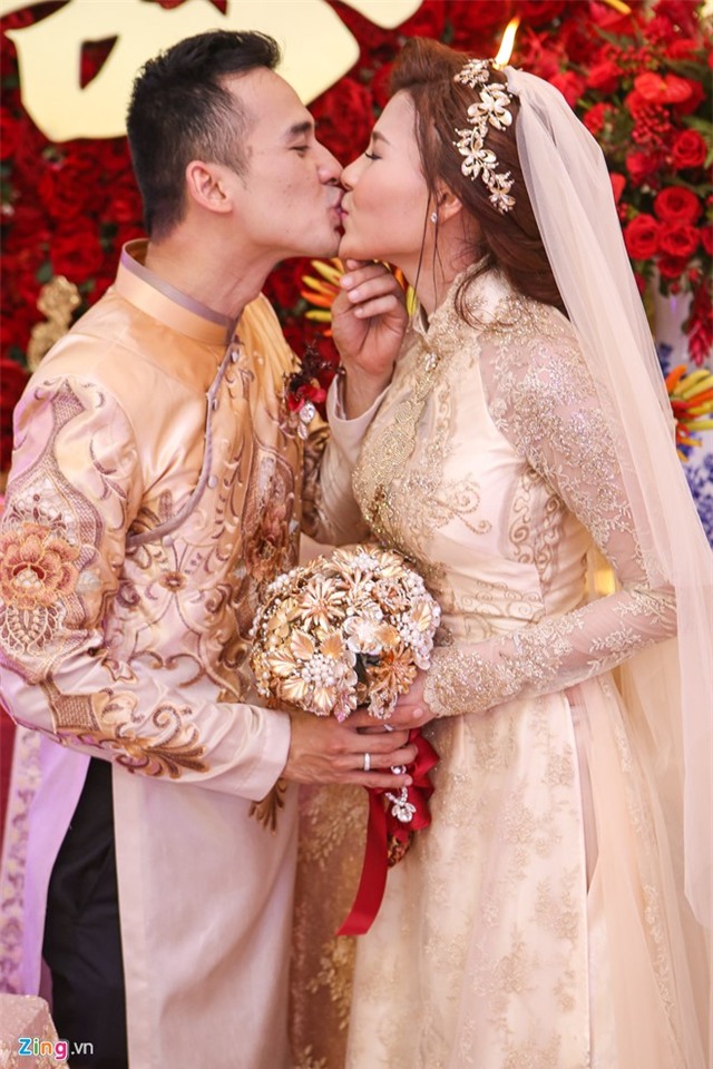 Luong The Thanh - Thuy Diem hon nhau ngot ngao hinh anh 12