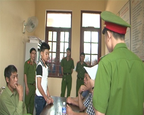 
Đinh Phú Quang tại cơ quan điều tra (Ảnh: Người đưa tin)
