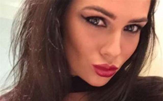 Martial dinh nghi an ngoai tinh voi thi sinh X-Factor hinh anh 2