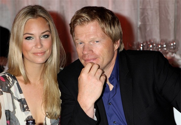 Cựu sao Bayern thừa nhận ngắm bụng 6 múi của Ronaldo nhiều hơn là ngực vợ - Ảnh 2.