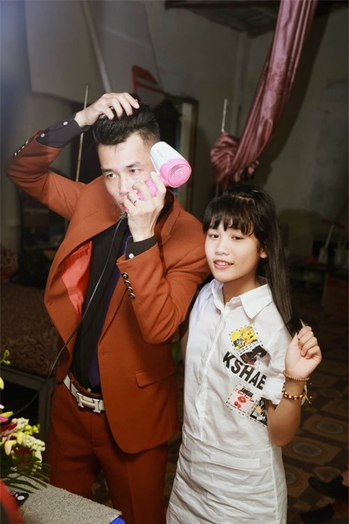 con gai hiep ga 12 tuoi mat xinh, chan dai nhu mau hinh anh 12