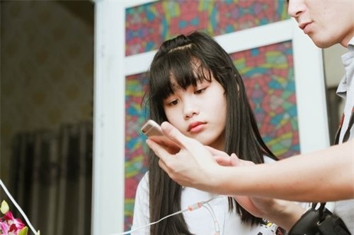 con gai hiep ga 12 tuoi mat xinh, chan dai nhu mau hinh anh 2