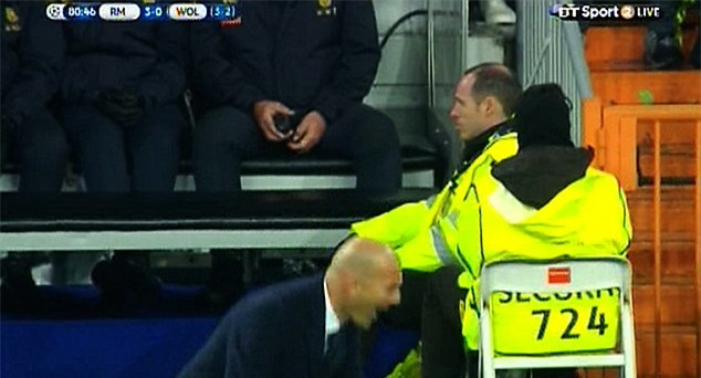 Zidane nhảy nhót tới rách quần sau pha bỏ lỡ của trò cưng Benzema - Ảnh 4.