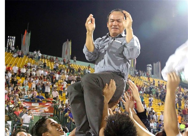 bầu đức, đoàn nguyên đức, hoàng anh gia lai, nợ lương cầu thủ, bán phân bò