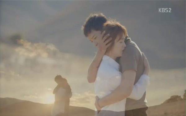 “Hậu Duệ Mặt Trời”: Khán giả thót tim khi Song Joong Ki tử trận ở phút thứ 89! - Ảnh 16.