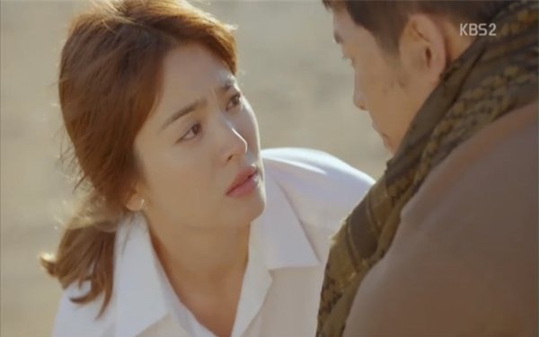 “Hậu Duệ Mặt Trời”: Khán giả thót tim khi Song Joong Ki tử trận ở phút thứ 89! - Ảnh 18.