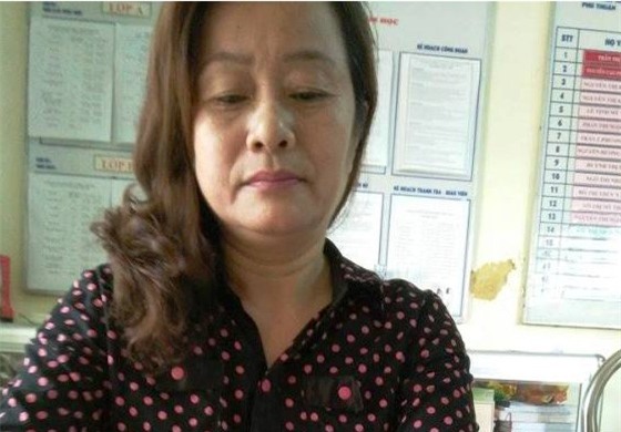 Phu huynh to co giao dung thuoc go danh bam mat tre hinh anh 2