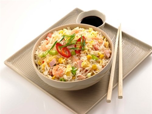 Chỉ thích ăn đồ cứng, không thích ăn đồ lỏng: cơ thể bị thiếu nước, vì bạn bị mất nước trong một thời gian quá lâu đến nỗi cơ thể không còn cảm nhận được sự thèm nước nữa. Mỗi ngày cần uống 8-10 ly nước, cần pha thêm hương vị để đỡ ngán, chẳng hạn trái cây tươi, bạc hà, chanh…