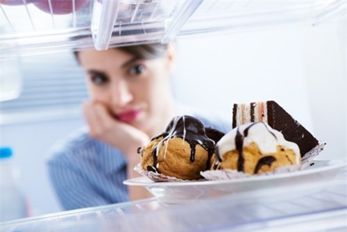 Thèm ăn trước ngày đèn đỏ: cơ thể bị thiếu kẽm. Cần bổ sung thịt đỏ (đặc biệt là nội tạng), hải sản, rau xanh và các loại củ.