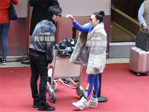 Sao nữ gốc Việt hôn và sàm sỡ vòng 3 phi công trẻ 9