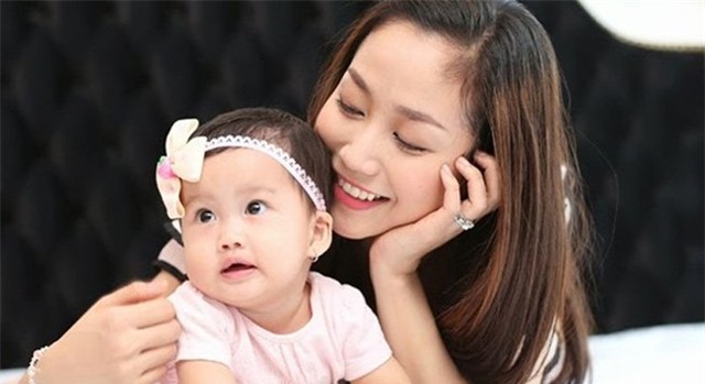 
Ốc Thanh Vân được mệnh danh bà mẹ bỉm sữa của showbiz Việt.

