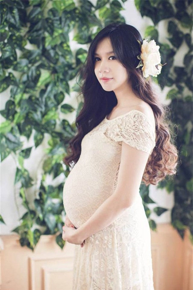 
Minh Hà sở hữu vẻ ngoài thu hút, dù là khi mang bầu.
