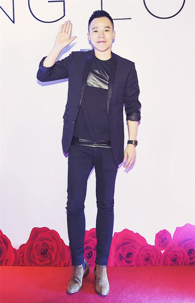 Ông trùm chân dài Vũ Khắc Tiệp.