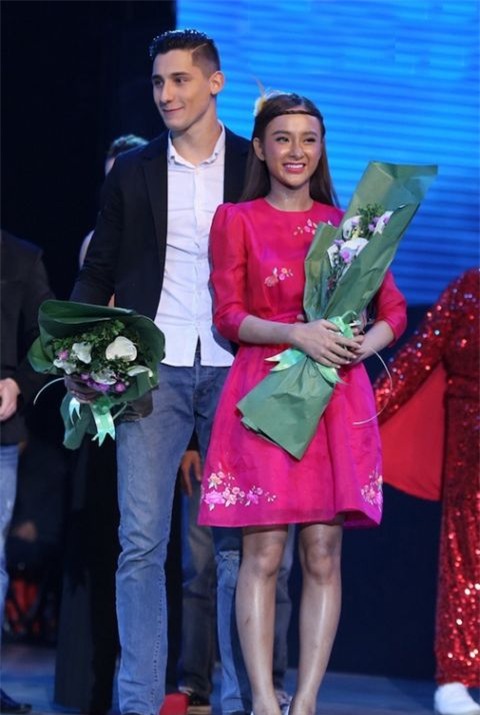 Đôi chân không được hoàn hảo của Phương Trinh.