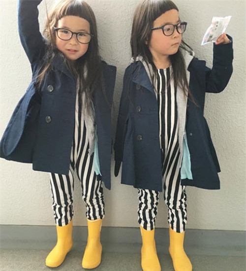 cap sinh doi co mai toc “xau la” tro thanh sao nhi o nhat - 10