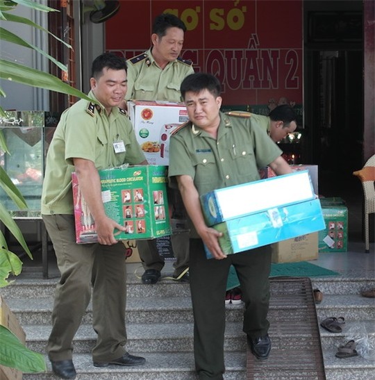 Thiên Ngọc Minh Uy, đa cấp, đơn ly dị