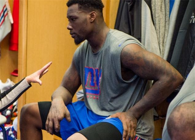 Bàn tay biến dạng kinh hoàng vì tai nạn pháo hoa của sao bóng bầu dục Mỹ - Ảnh 3.