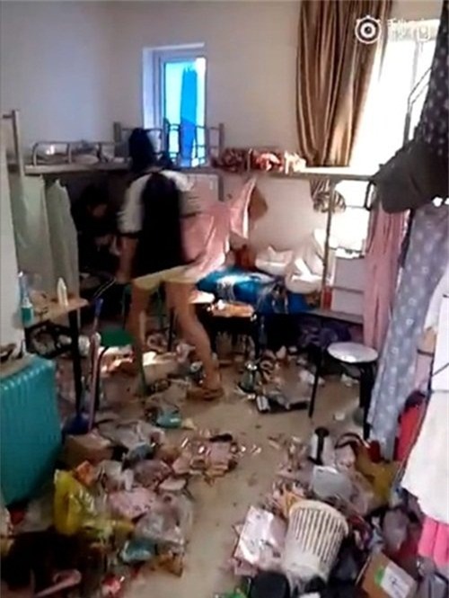 soc voi ktx ban nhu bai rac cua nu sinh trung quoc hinh anh 2